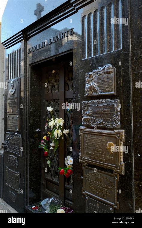 Tumba De Eva Perons Fotografías E Imágenes De Alta Resolución Alamy