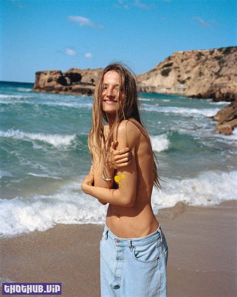 Amanda Norgaard Nude Skinny Girl Photos
