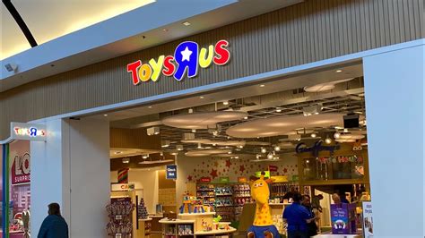 Visiting The 1st New Toys R Us In The Usa In 2020 Youtube