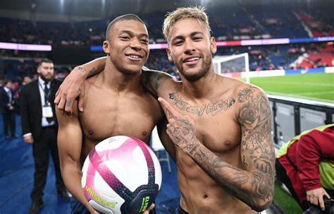Lucas françois bernard hernandez is a french professional football player. famousmales > Neymar & Mbappé shirtless after match
