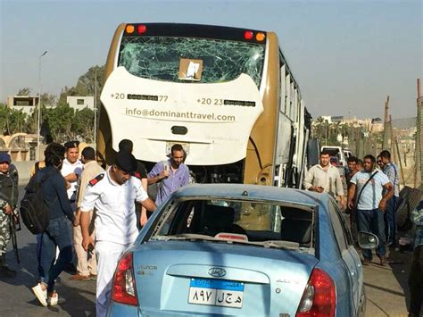 Bomb Hits Tourist Bus Near Egypts Giza Pyramids Wounds 17 El Dorado