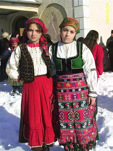 Traditional Clothing For Romanian Men And Women Traditional Outfits