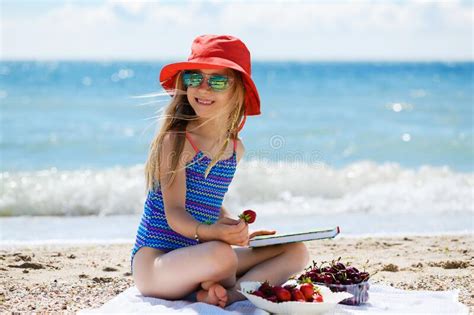 Girl Eat Berries At Summer Sea Beach Stock Image Image Of Cherry