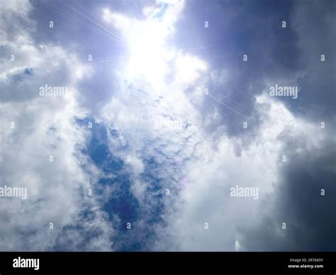 Lightning Sun Rays Hi Res Stock Photography And Images Alamy