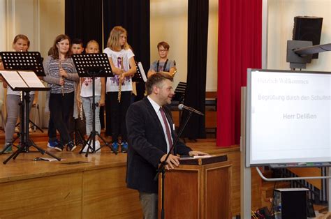 Wir begrüßen unsere neuen 5er Klassen Städt Flora Realschule