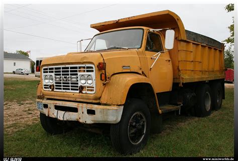 Gmc 9500 An Old Parked Gmc 9500 Dump Truck Ein Alter Ab Flickr