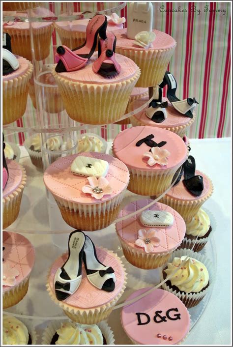 Wonderful World Of Cupcakes High End Fashion Inspired Cupcakes