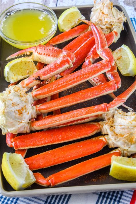 Serve hot with melted butter and lemon wedges / old bay seasoning if desired. How to Cook Crab Legs - Easy Crab Legs Recipe ...