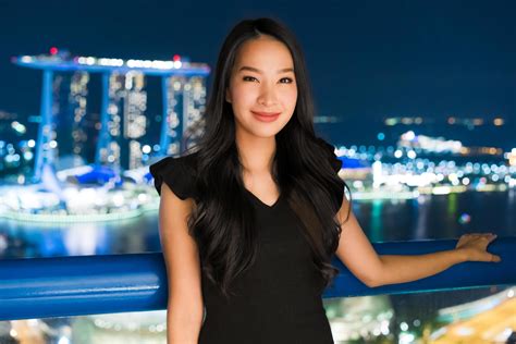 Beautiful Asian Women Smile And Happy With Singapore City View 2829937
