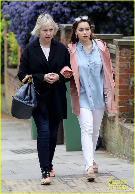 Full Sized Photo Of Emilia Clarke Takes Sweet Stroll With Her Mom After