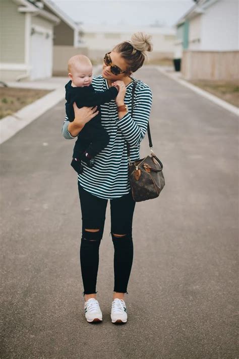 40 Easy To Wear Outfits For Mums And Styling Tips Young Mom Outfits