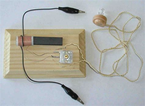 How To Make A Crystal Radio Out Of Household Items