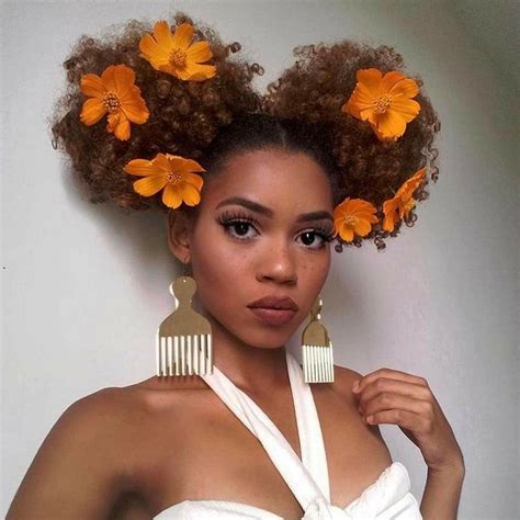 15 Times Naturalistas Looked Drop Dead Gorgeous With Flowers In Their Hair Natural Hair