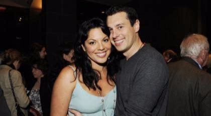 Ryan Debolt S Wife Sara Ramirez Came Out As Bisexual In October