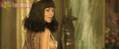 Monica Bellucci Desnuda En Astérix Y Obélix Misión Cleopatra