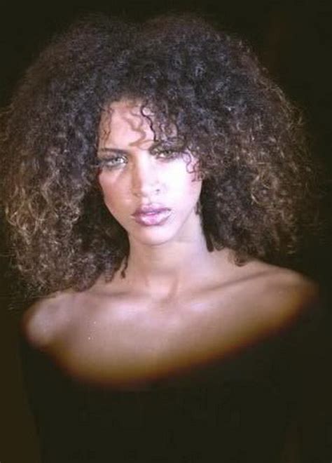These curls experience shrinkage and are also high in volume. Hairstyles 3b curly hair