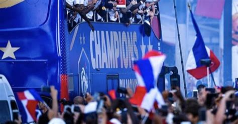 La France Championne Du Monde 2018 Les Bleus De Retour à Paris