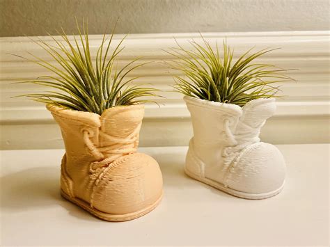 Looking for some plant gift ideas for your favourite plant parent? Boots Air Plant Holder. Succulent / Airplant Holder for ...