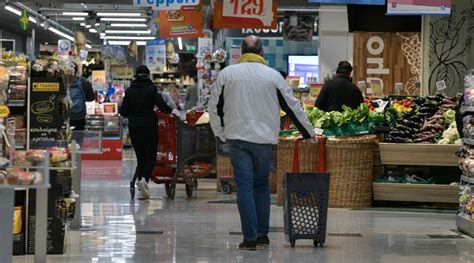 Κλειστά θα είναι τα σούπερ μάρκετ σε όλη τη χώρα την καθαρά δευτέρα, αλλά όπως και πέρυσι ανοιχτά θα είναι τα ιχθυοπωλεία και οι φούρνοι. Ζητούν μέτρα προστασίας με αφορμή τον θάνατο υπαλλήλου σε ...