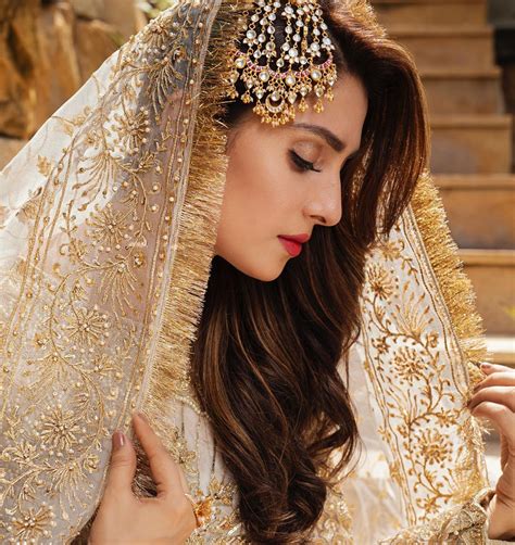 Latest Beautiful Bridal Photoshoot Of Ayeza Khan Pakistani Dramas