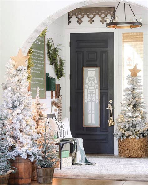 Pin By Home Interior Design On Christmas Decor Christmas Entryway