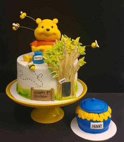 Pooh Bear Cake With Hunny Pot Smash Cake Le Bakery Sensual