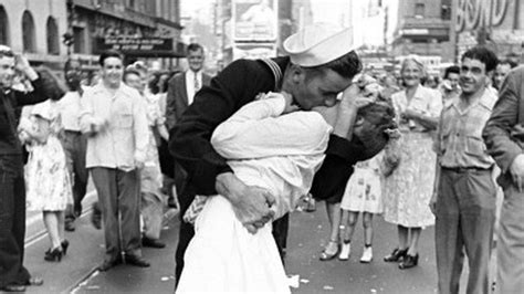 Man Widely Known As The Kissing Sailor In 1945 V J Day Photo Dies