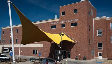 Awning Project Celebrates A Classic Symbol Of Mmi Newsroom University Of Nebraska Medical
