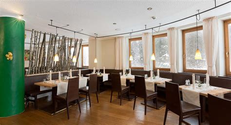 Guests can also walk to the nearest bus station. Elements Hotel Oberstdorf Golfhotel | golf-reisen.de