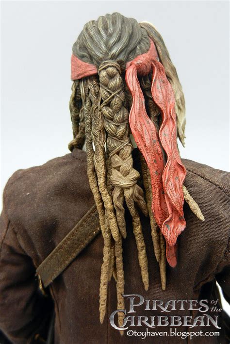 toyhaven comparing hot toys dx06 captain jack sparrow head sculpt with the other earlier
