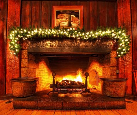 Amazing Christmas Fireplace Decor Ideas