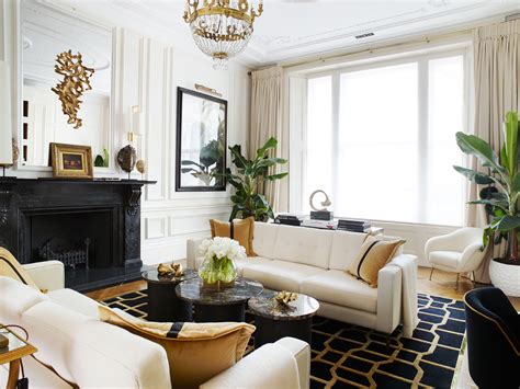 A Classic London Townhouse Apartment Gets A Glamorous Art