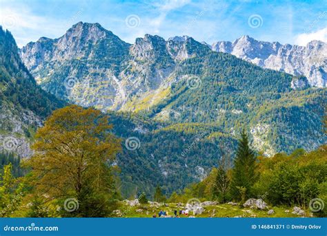 Montanhas Dos Cumes Cobertas Com A Floresta Koenigssee Konigsee