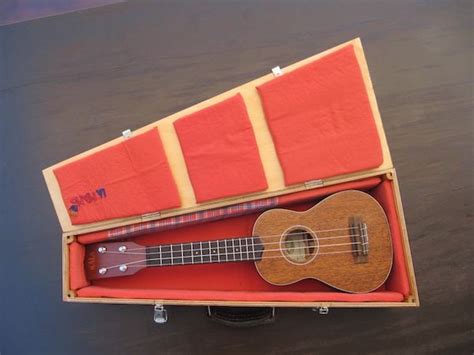 Learn how to make an inexpensive case for your new ukulele using the cardboard box it was packaged in when you bought it. Ukulele DIY hard case - Persistent Inappeasable Mind | Ukulele diy, Ukulele, Ukulele case
