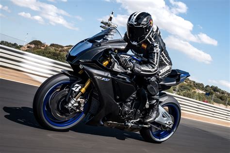 Motorcycle specifications, reviews, roadtest, photos, videos and comments on all motorcycles. Presentación Yamaha YZF-R1/R1M 2020 - información motos
