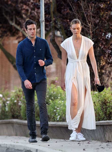 Karlie Kloss And Her Husband Joshua Kushner Out In Los Angeles 0711