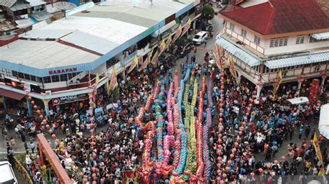 Semarak Cap Go Meh Ritual Naga Buka Mata Digelar Di Vihara Singkawang