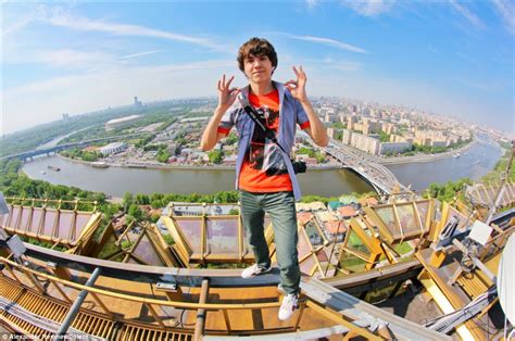 Meet The Extreme Russian Climbers Who Scale Moscow S Tallest Structures Daily Mail Online