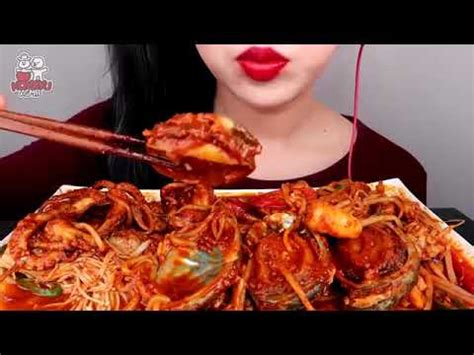 Asmr Spicy Seafood Octopus Squid Shrimp Abalone Enoki Mushroom Mukbang No Talking Eating