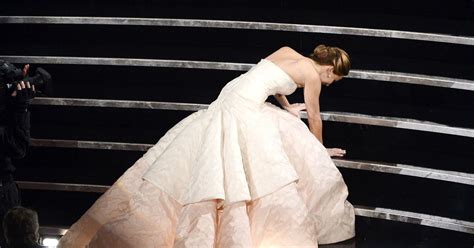 Jennifer Lawrences Fall A Great Oscar Moment Vulture