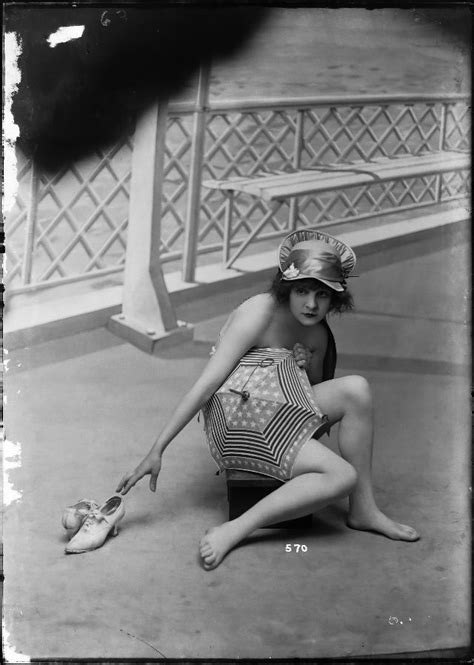 How To Dress Like A Flapper These 27 Cool Pics That Defined Young Fashion In The 1920s