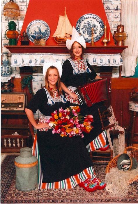 girls in dutch costume nederland holland klederdracht