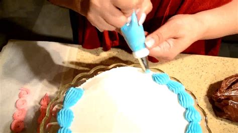 Learn How To Decorate Cakes For Beginners With Easy Tutorials