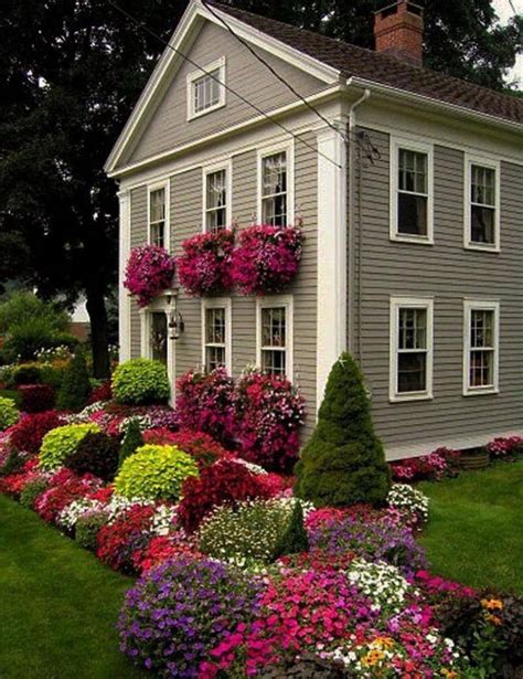 Years ago, i mixed some annuals and perennials among the evergreen. 31 Amazing Front Yard Landscaping Designs and Ideas ...