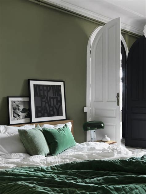 The walls are a beautiful melange green complimented by. 26 Awesome Green Bedroom Ideas | Decoholic