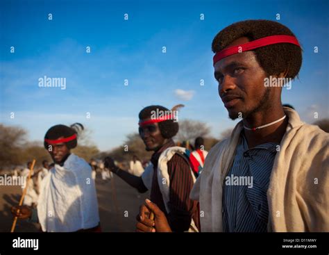 Karrayyu Tribe Men With Gunfura Hairstyle And Red Hairband During