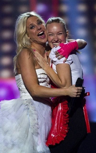Beso Lésbico En Eurovisión Finlandia Por El Matrimonio Gay Fotos