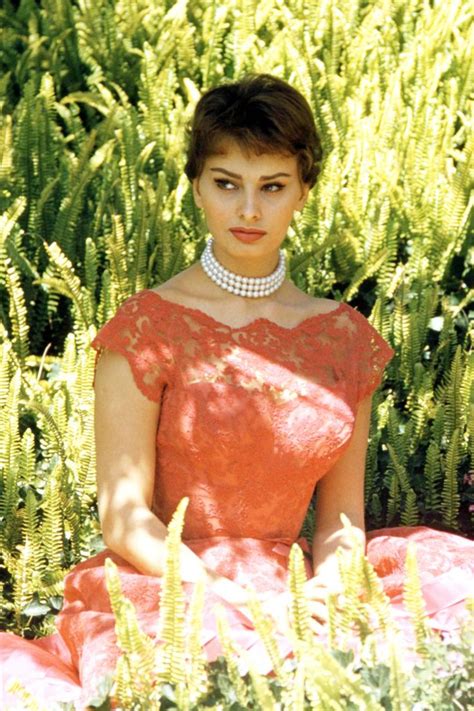 Sophia Lorens Iconic Style In Photos Sophia Loren Sophia Loren