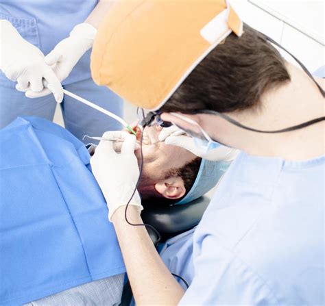 What is a Dental Consultant? (with pictures)