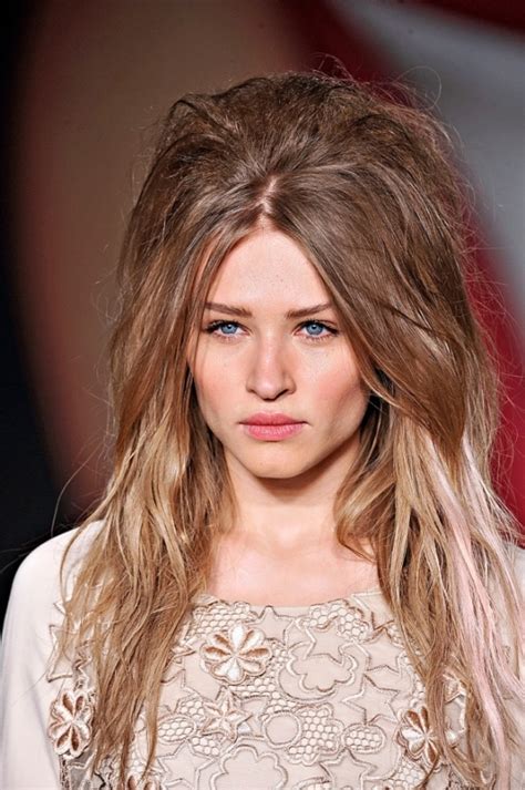 25 messy long hairstyles for hair that are perfectly imperfect hairdo hairstyle